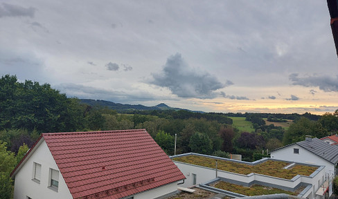 Sehr schöne 2-Zimmer DG Wohnung mit Balkon und Garage in Straßdorf