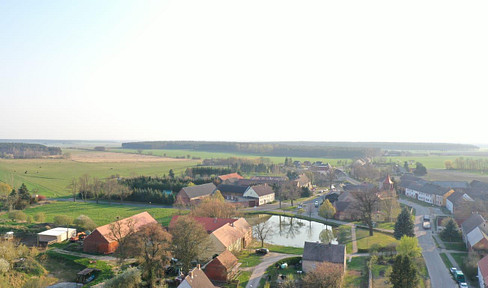 Large former four-sided farm with residential house, outbuildings for sale in Niedergörsdorf for a bid
