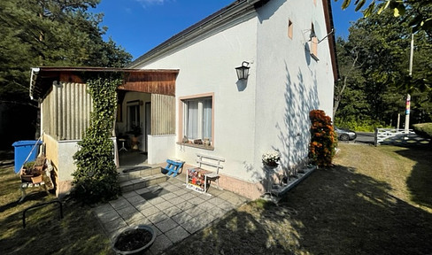 Einfamilienhaus freistehend, mit Terrasse, Nebengelass und großem Grundstück