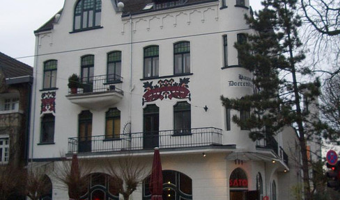 Top floor apartment in Krefeld Bockum in art nouveau house.