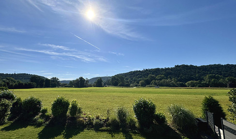 Luxuriöses Einfamilienhaus in Ortsrandlage mit Wald- und Neckarblick