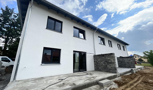 Neubau - 5% Abschreibung - Nur nur noch 1 Haushäfte verfügbar ! - 146qm Wfl - Schlüsselfertig