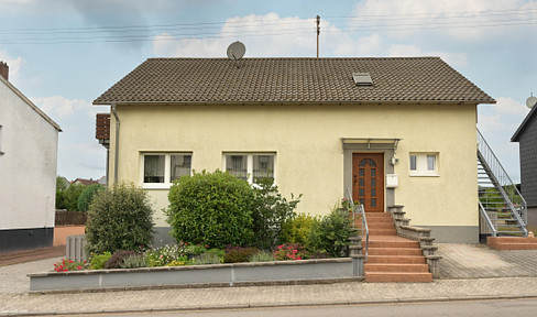 detached 2-family house in Saarwellingen