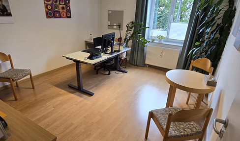 Spacious, bright office or practice in a prime location