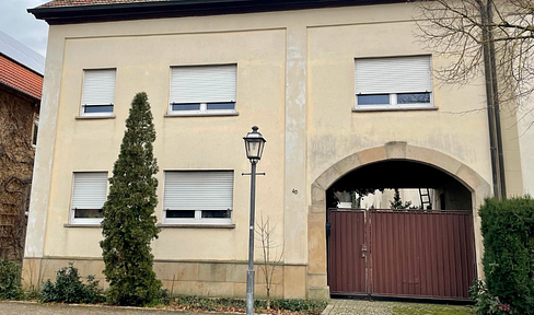 Stilvolles und Großes 10 Zimmerhaus in Wonfurt