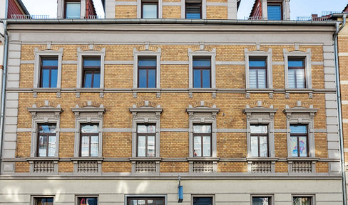 Well-maintained, high-yield, and renovated multi-family building in Meißen, offering a strong return on investment with a factor of 15.3.