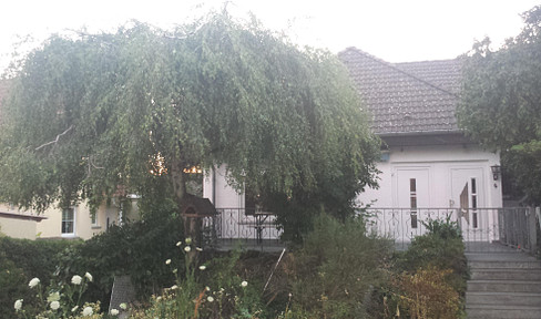 Spacious and quietly located house - (optionally with ground floor apartment and a total of 235m2 living space)