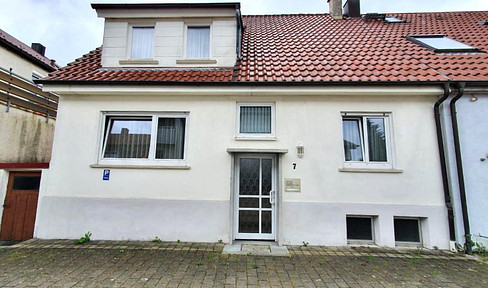 Affordable 7-room semi-detached house in Hülben, with garden and 2 tool sheds and parking space