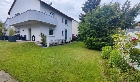 Freistehendes 6 Zi.-Einfamilienhaus mit großem Grundstück & Garage in idealer Lage in Schwabach