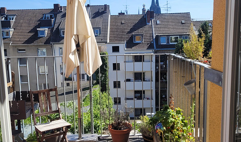 Sehr schöne 3-4 Zimmer Wohnung mit 2 großen Balkonen, Aufzug und Dom-Blick