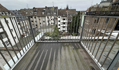 Sehr schöne 3-4 Zimmer Wohnung mit 2 großen Balkonen, Aufzug und Dom-Blick