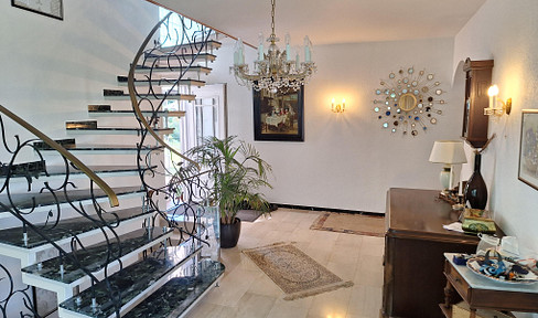Refurbished dream property with unobstructed views of the town of Kirn and lots of land