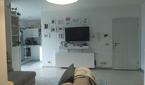 Moderne sonnige Wohnung mit Terrasse, Einbauküche & Stellplatz im Zentrum