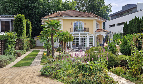 An oasis in Müngersdorf - villa with indoor swimming pool