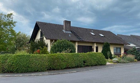 Großzügiges Ein/ Zweifamilienhaus in ruhiger Lage /Kapitalanleger