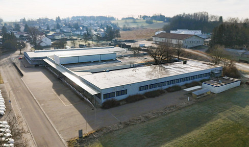 Gewerbehalle 6900 Qm mit Büro und Senitär, 128 Stellplätze seperate  Bürogebäude 420 Qm zu verkaufen