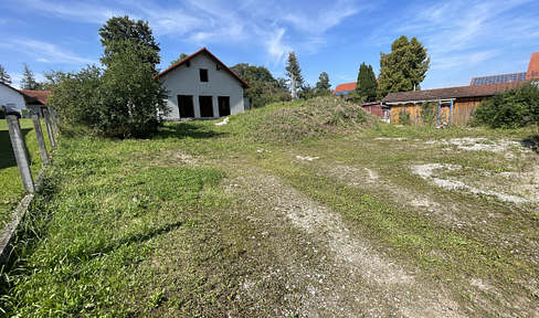 Besondere Gelegenheit: Idyllisches Grundstück im historischen Ortskern (mit Rohbau)