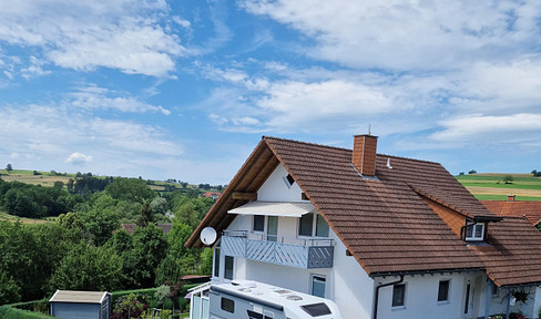 Freistehendes Einfamilienhaus mit einem großen Wintergarten und schönen Garten zum Wohlfühlen