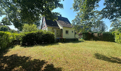 Detached single-family house with building option in Hamburg-Lurup