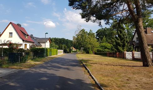 - Provisionsfrei - Baugrundstück für ein Doppelhaus/ZFH mit einem Wochenendhaus  bebaut