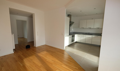 3-room apartment with fitted kitchen and balcony for rent!