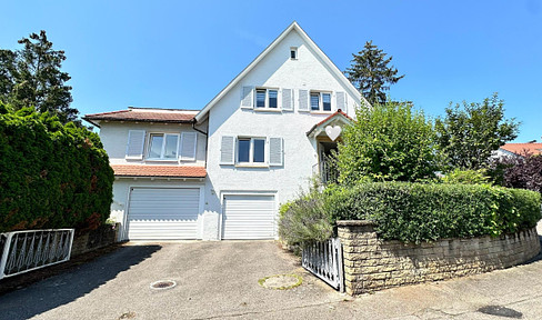 Cute detached house with large garden