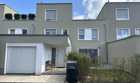 Luxuriöses Reihenmitelhaus im Bauhausstil in Köln Junkersdorf