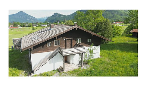 2-family house in Brannenburg. best mountain - panorama location on 1143 m² plot