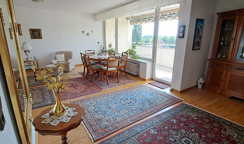 Free of commission: Beautiful 4-room apartment in the west of Frankfurt + 2 parking spaces