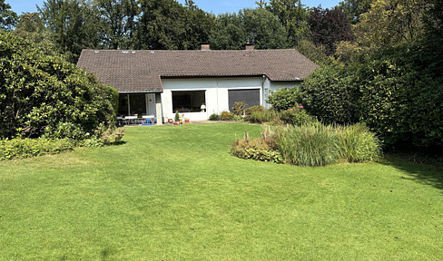 Frei stehende Villa in 45259 Essen-Heisingen. Ohne Provision