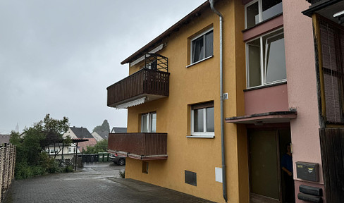 House with 3 apartments as multi-family house in Roth