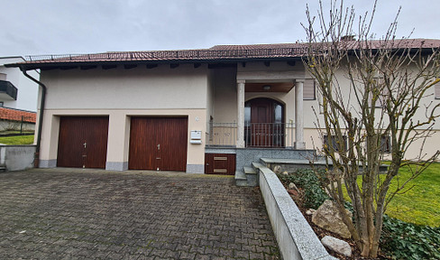 Provisionsfrei: Massives Meisterhaus (Steinmetz-Qualität)