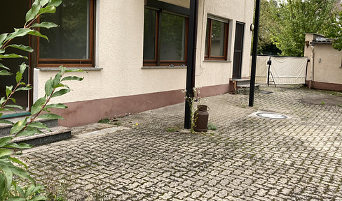 Schöne, teilsanierte 3-Zimmer-Gartenwohnung in ruhiger Lage - 83 m2