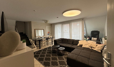 Bright 3.5 room maisonette apartment with underground parking space.