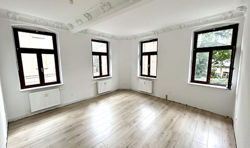 +Freshly renovated old building dream+ new EBK and light-flooded living room+quiet+central