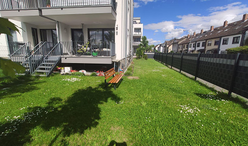 Stylish 4-room first floor apartment with balcony, garden and fitted kitchen in Nied, Frankfurt am main