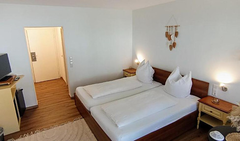 Furnished all-inclusive ROOM incl. BALCONY for rent with private BATHROOM until 30.04.25