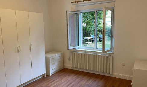 Erdgeschosswohnung mit wunderschönem Garten und Einbauküche in der Burgunderstraße 47, Düsseldorf