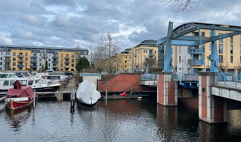 Am Yachthafen, TOP-Lage - Sonnige 3 Zimmer EG-Wohnung mit zwei Süd-Balkonen und Gartenanteil