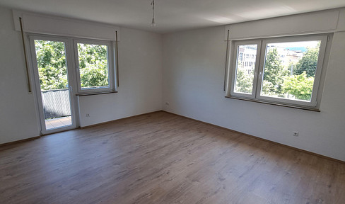 Newly renovated 3-room apartment Stuttgart West with private parking space