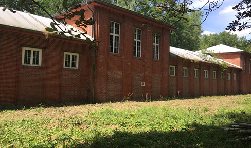 Commercial space with old halls near the water in Brbg-Kirchmöser