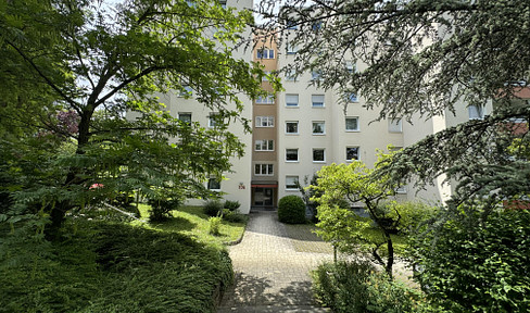 From private owner, spacious 4.5-room apartment in Schwieberdingen, ready for immediate occupancy