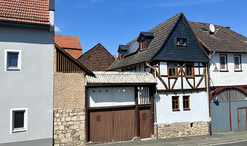 Charming half-timbered house: Historic idyll, modern renovation, flexible expansion options & well connected!