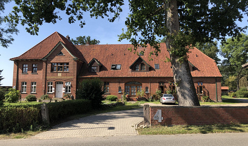 Gutshof-Wohnung mit Altbau-Flair: 3-Zimmer nahe Bad Bevensen