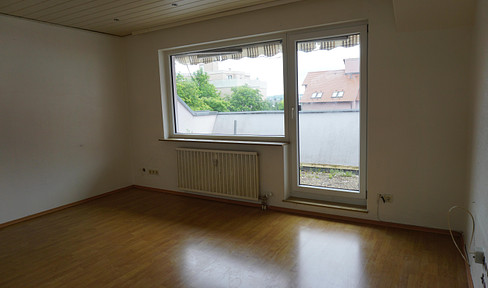 Großzügige 4 Zimmer DG-Wohnung