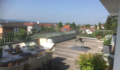 Sonnige & luxuriöse 5,5-Zimmer-Terrassenwohnung mit Poggenpohl-Küche & vielen Extras nahe bei Basel