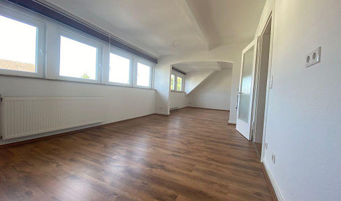 4,5 Zi-Maisonette Wohnung mit hochwertiger Ausstattung + separat mietbarer Garage