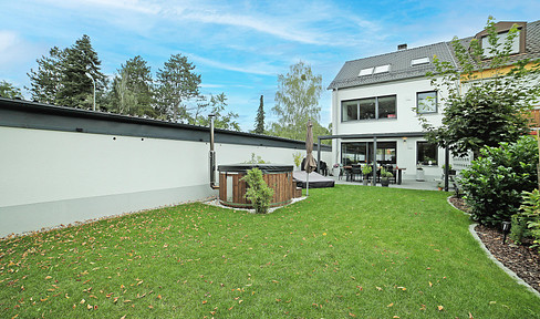 High-quality, extensively renovated corner terraced house with two spacious gardens