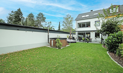 Charming corner terraced house with two spacious gardens