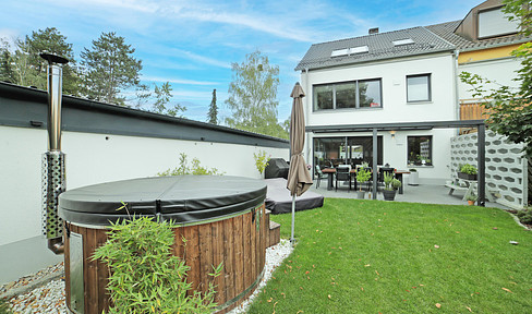 High-quality, extensively renovated corner terraced house with two spacious gardens